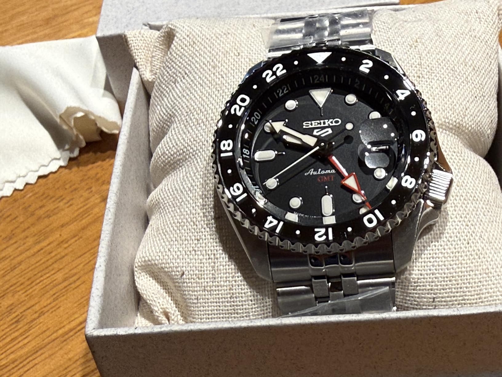 SEIKO SSK001 Automatic Watch for Men - 5 -Sports - Black Dial with Date Calendar and Luminous Hands & Markers and Black & Gray GMT Bezel, 100m Water-Resistant customer photo 1