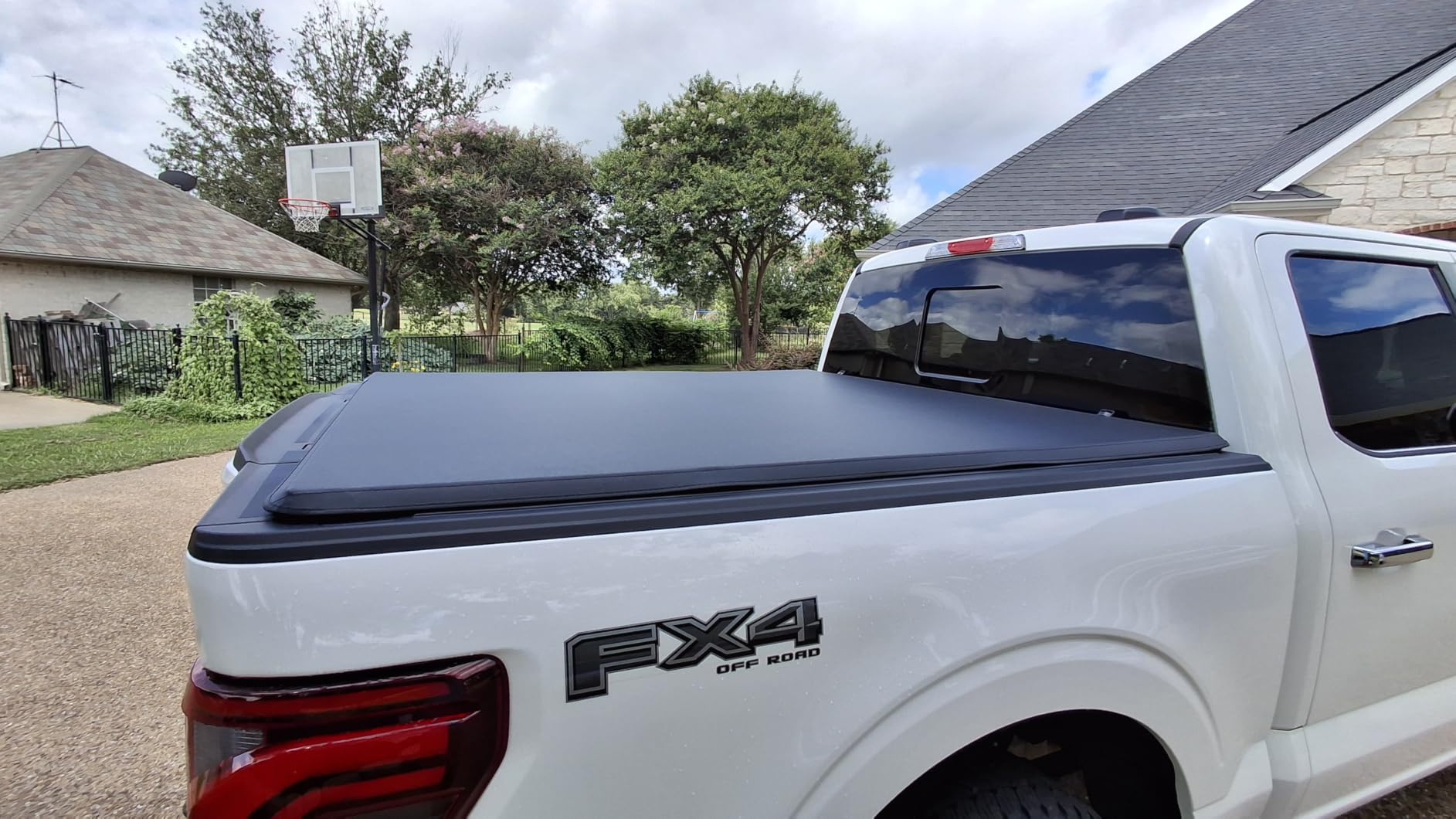 Tyger Auto T3 Soft Tri-fold Truck Bed Tonneau Cover Compatible with 2021-2026 Ford F-150; Lightning | 5.5' (67