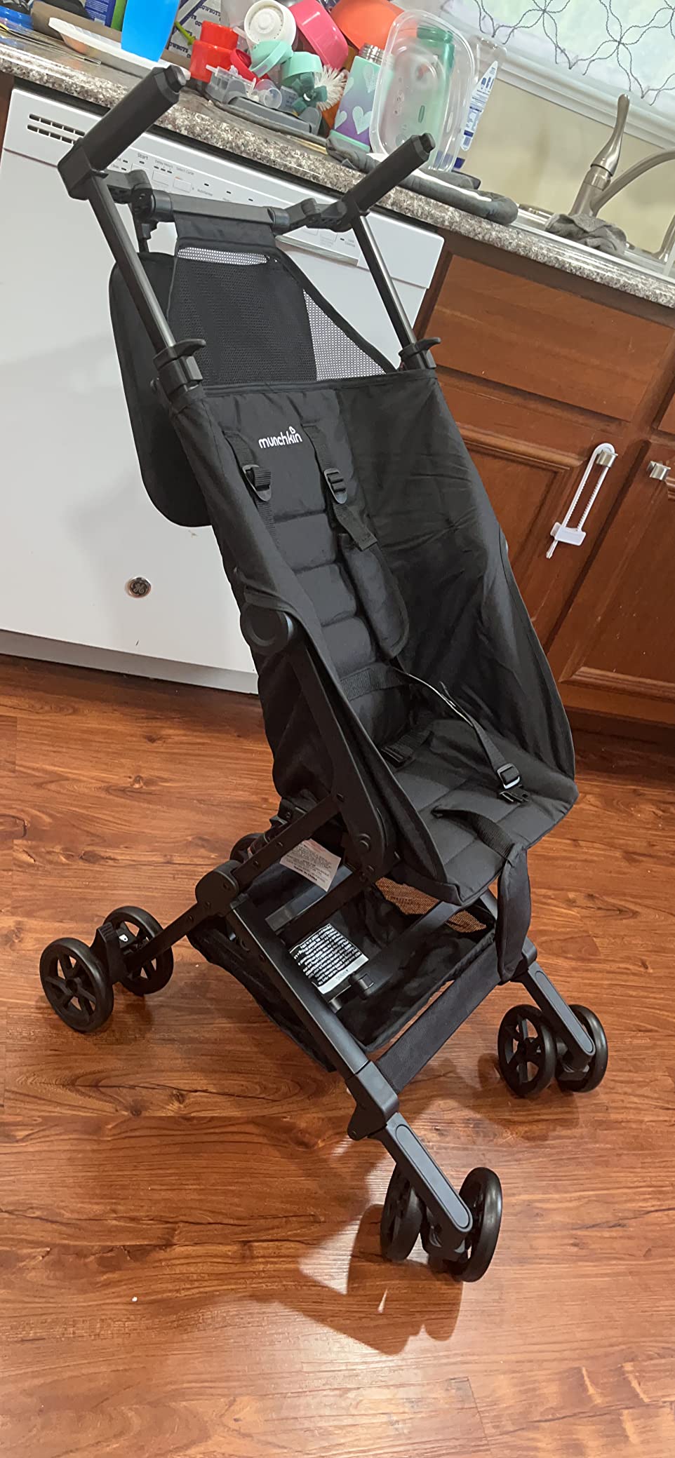 Munchkin Sparrow Travel Baby Stroller for Babies and Toddlers, Ultra Compact and Lightweight, Great for Airplane and Everyday Car Trips, Black customer photo 1