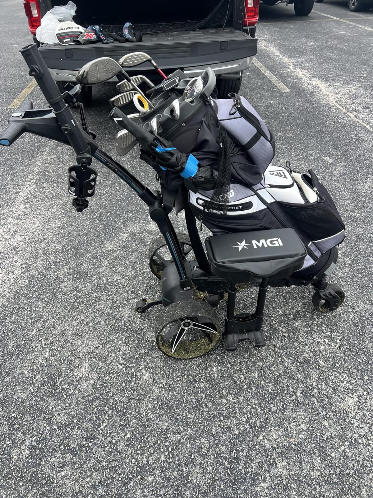 MGI Navigator Ai GPS+ Electric Golf Cart - 36 Hole Lithium Battery - Remote Control - Accessories Included (Drink, Umbrella, & GPS Phone Holder), Plastic material, Black customer photo 2