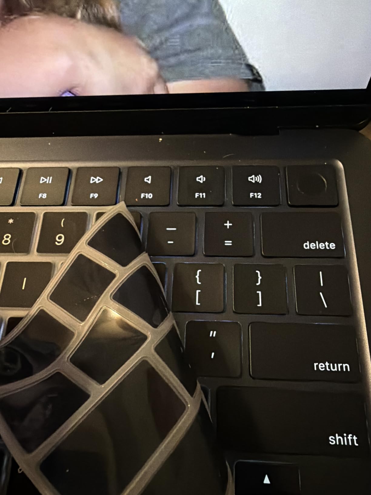 Apple 2022 MacBook Air with Apple M2 Chip, 13-inch, 8GB RAM, 256GB SSD Storage, Midnight (Renewed) customer photo 1