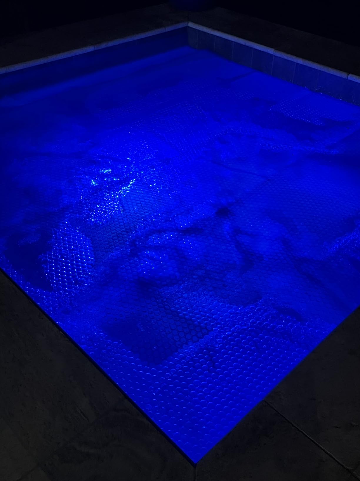 MADHOLLY 7x7FT Square 16Mil Heavy-Duty Spa Hot Tub Cover for Heat Retention | Bubble Solar Blanket, for Preventing Water Evaporation, Easy to Cut and Clean customer photo 1