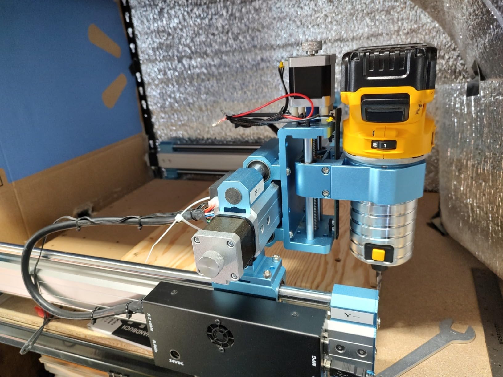 Genmitsu 4040-PRO CNC Router Machine for Metal Acrylic Cutting Milling | Upgraded Version, GRBL Control, Lead Screw Driven, 3-Axis Engraving, 17.1'' x 15.7'' x 3.1'' Working Area customer photo 2