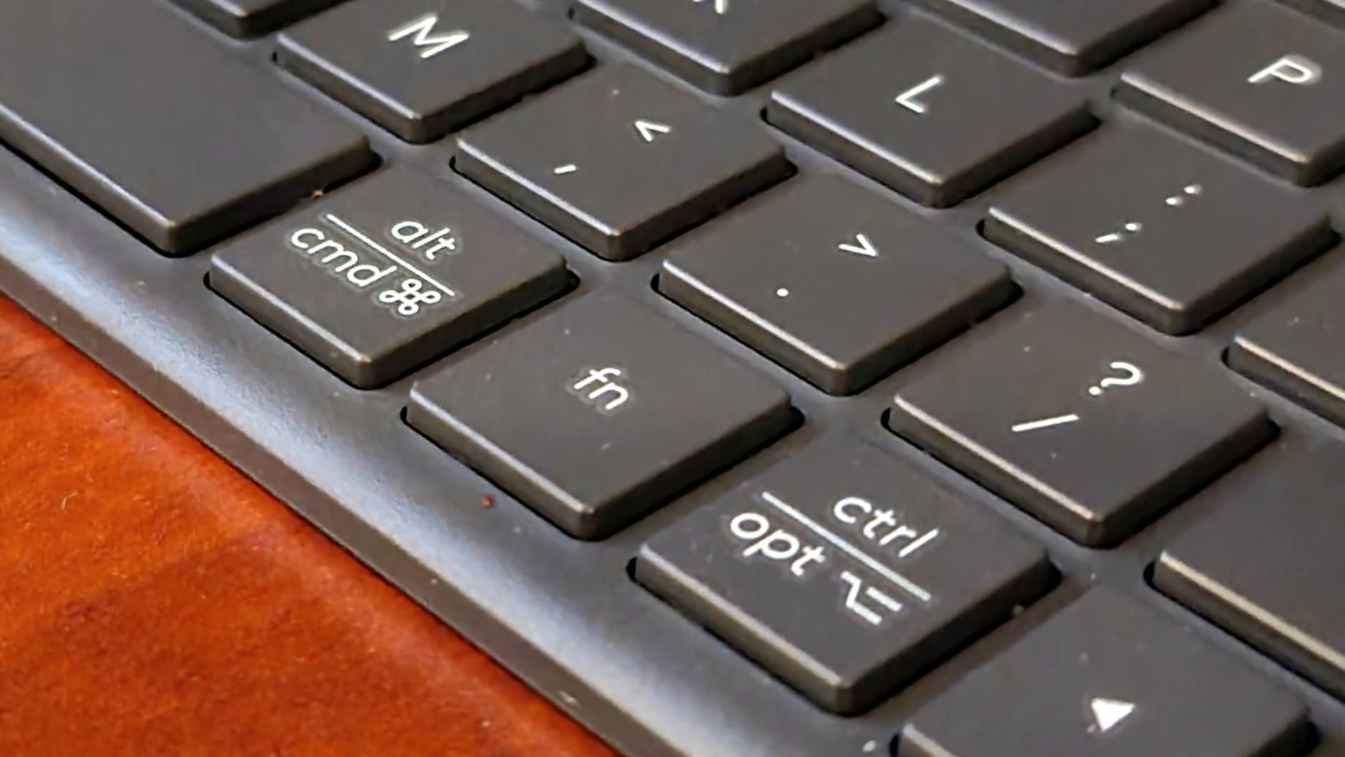 Logitech K585 Slim Wireless Keyboard with Built-in Phone Cradle - Graphite customer photo 1