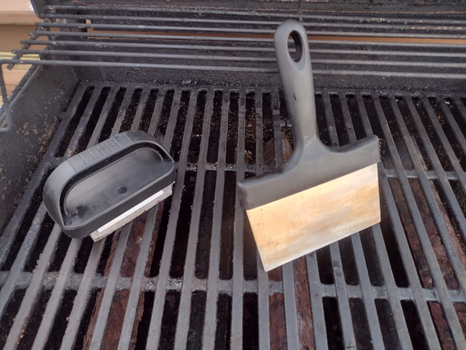 AWEASROY Griddle Cleaning Kit for Blackstone, Flat Top Grill Cleaning Kit with Grill Stone, Griddle Scraper & Griddle Brush Easy to Remove Stain customer photo 2