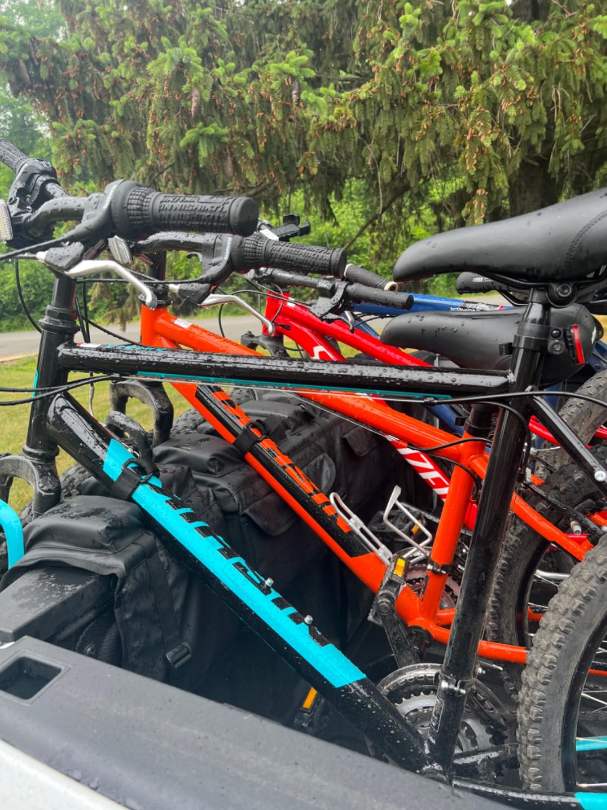 GoHimal Tailgate Pad Pro for Mountain Bike | Tailgate Protection, Up to 5 Off-Road Bicycle, Most Full-Size Trucks, Reflective Strips, Tool Pockets customer photo 1