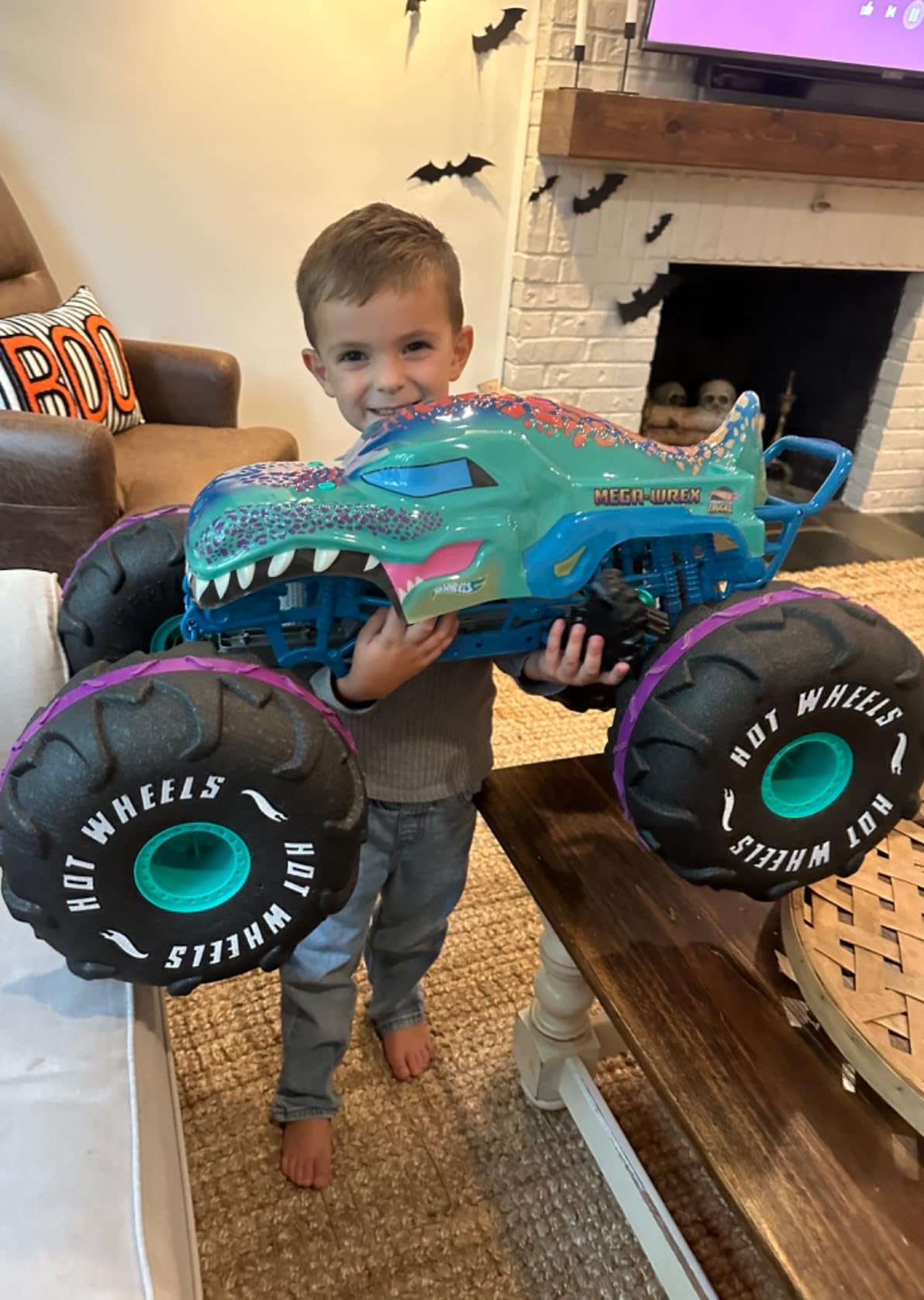 Hot Wheels RC Monster Trucks Mega-Wrex in 1:6th Scale, Extra Large Remote-Control Toy Truck, More Than 2ft Long customer photo 2