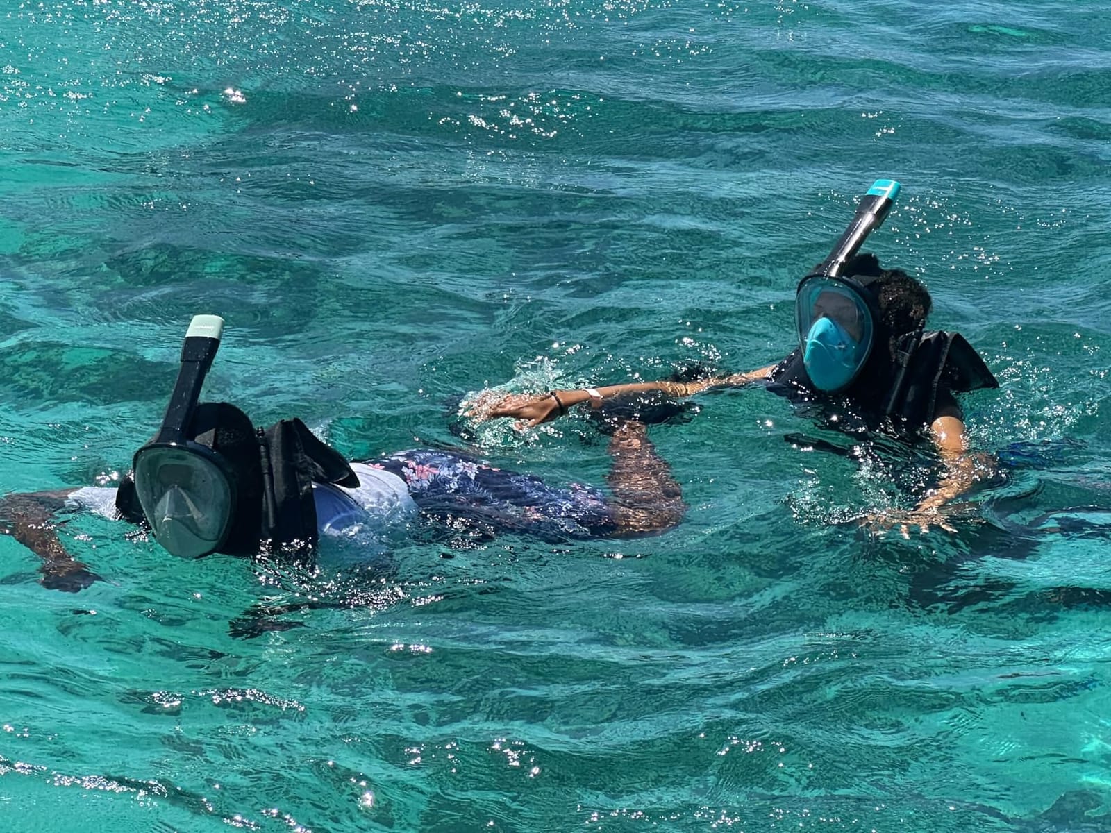 Odoland Snorkeling Packages, Full Face Snorkel Mask for Adults & Youth with Camera Mount, Adjustable Swim Fins, Anti-Fog Anti-Leak Diving Gear for Men Women Teens customer photo 2