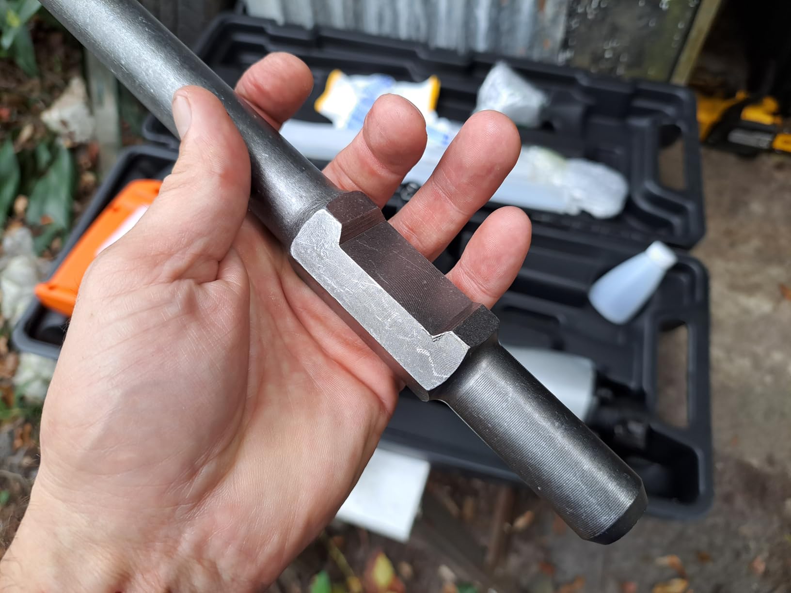 VEVOR Demolition Jack Hammer, MAX 2200W Electric Jackhammer Heavy Duty, 1400 BPM Concrete Breaker 4pcs Chisels Bit Chipping W/Case, Gloves customer photo 1
