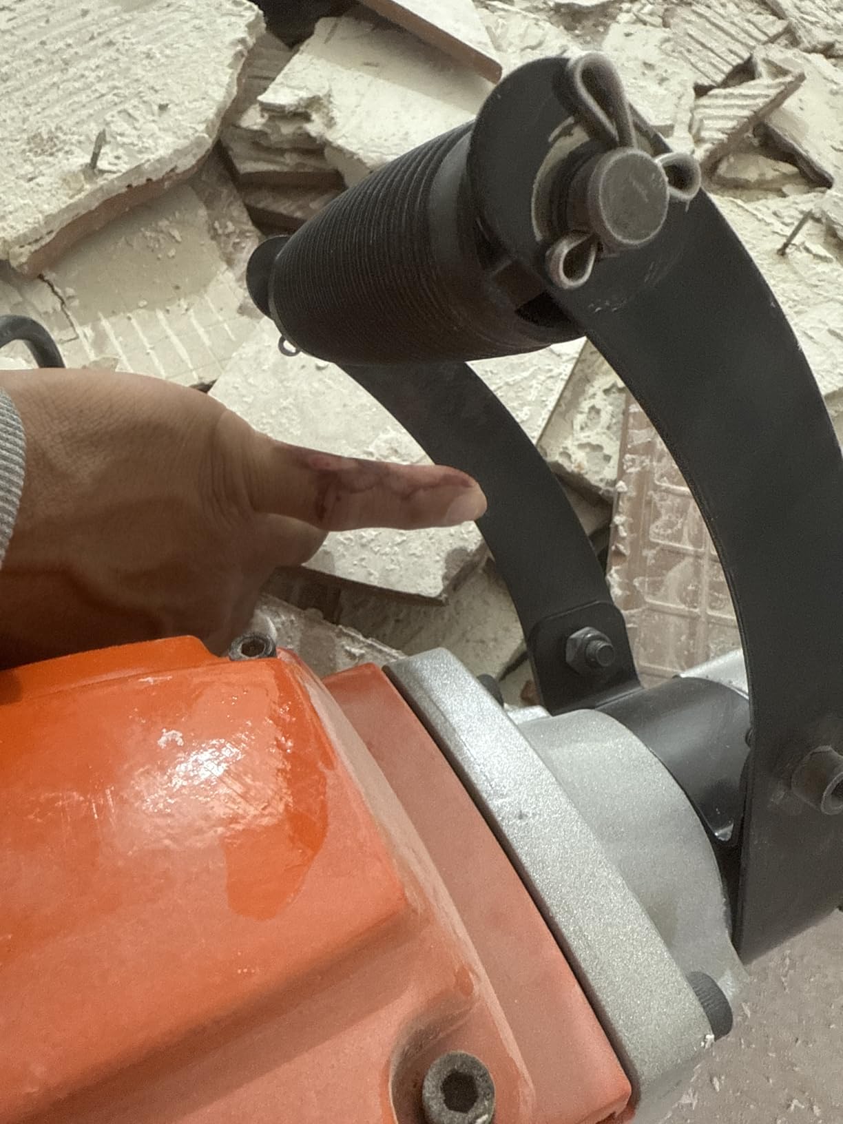 VEVOR Demolition Jack Hammer, MAX 2200W Electric Jackhammer Heavy Duty, 1400 BPM Concrete Breaker 4pcs Chisels Bit Chipping W/Case, Gloves customer photo 2