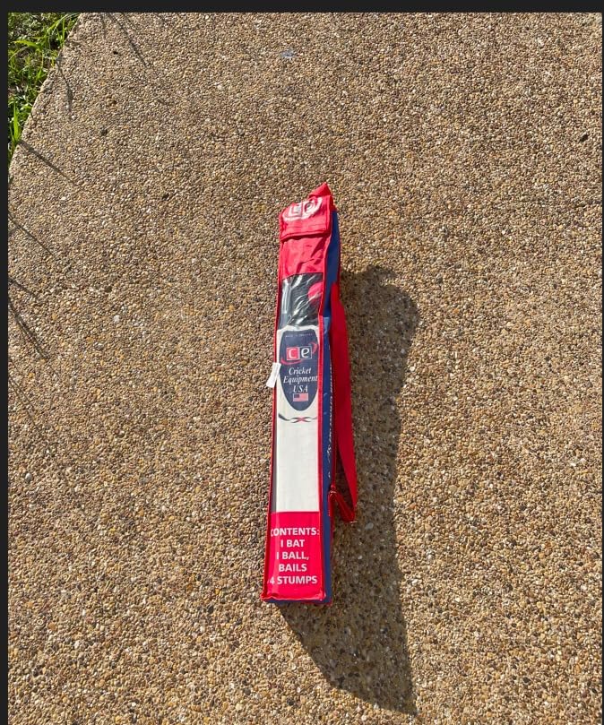 Junior Cricket Bat Set Wooden Gift Size 4, 6 Includes Stumps Ball Bat Carrying Bag customer photo 2