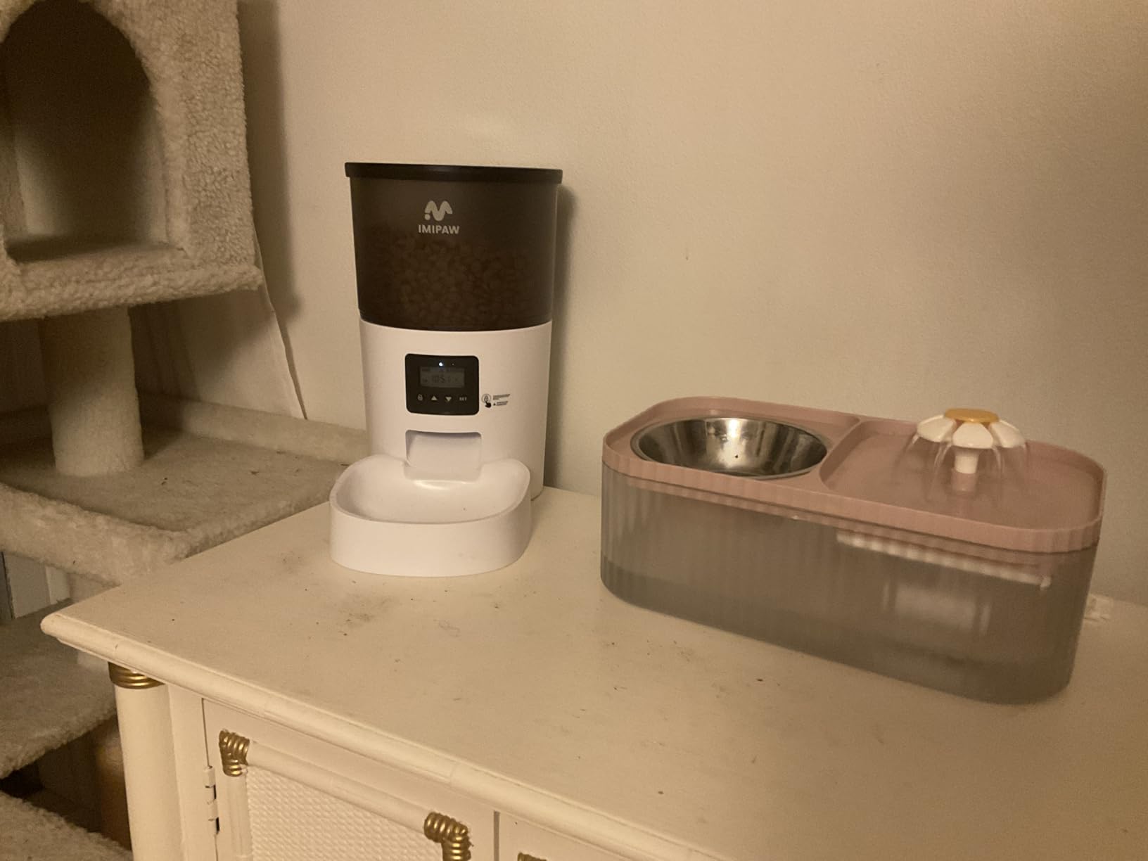 IMIPAW Automatic Cat Feeders, Timed Cat Dry Food Dispenser with Desiccant Bag, Dual Power Supply, Programmable Portion Size, 6 Meals, 20 Portions Per Day, Auto Pet Feeder for Cats and Small Dog, White customer photo 1