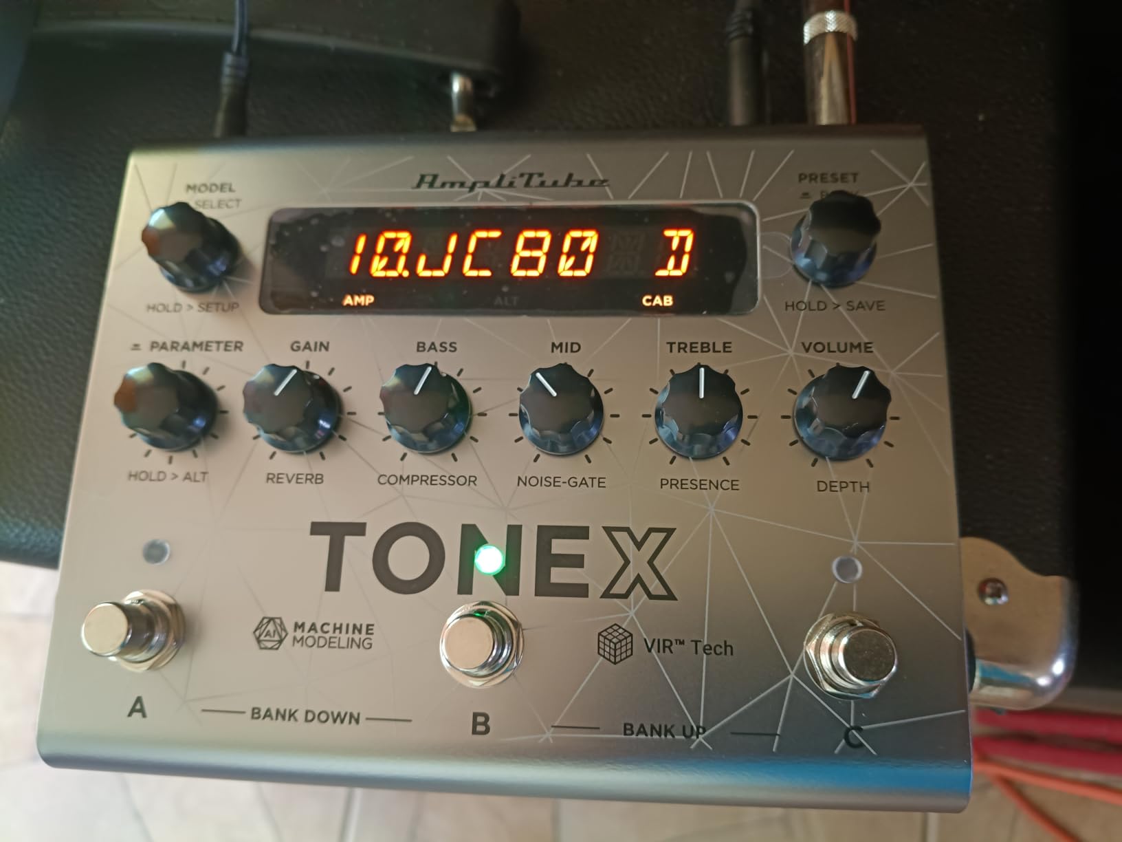IK Multimedia TONEX Pedal: Stereo multi-effects guitar and bass pedal with 150 Presets, 15 Pre/Post FX, Tuner, Tap Tempo, Headphone Out, Software Player and Editor customer photo 2