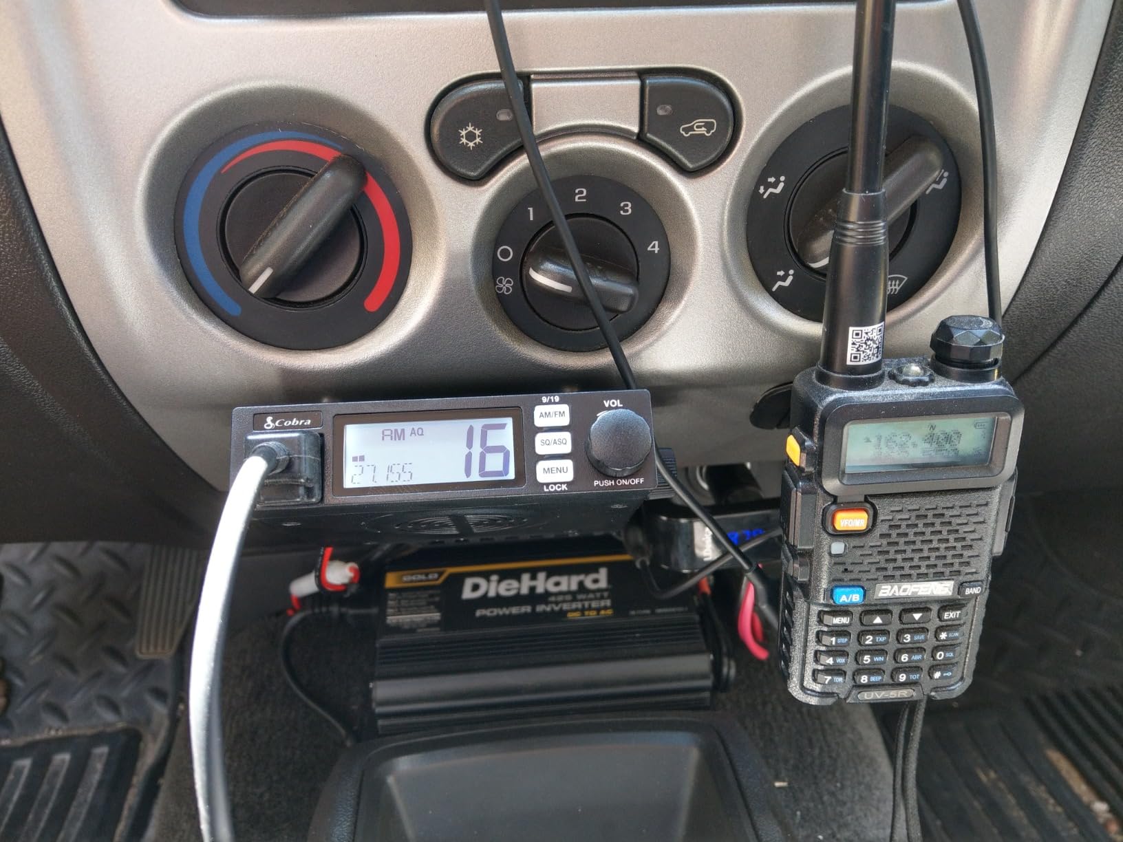 Cobra 19 MINI AM/FM Recreational CB Radio, Dual-Mode AM/FM, 40 Channels, Travel Essentials, Time Out Timer, VOX, Auto Squelch, Auto Power, Instant Channel 9/19, 4-Watt Output, Easy to Operate, Black customer photo 1