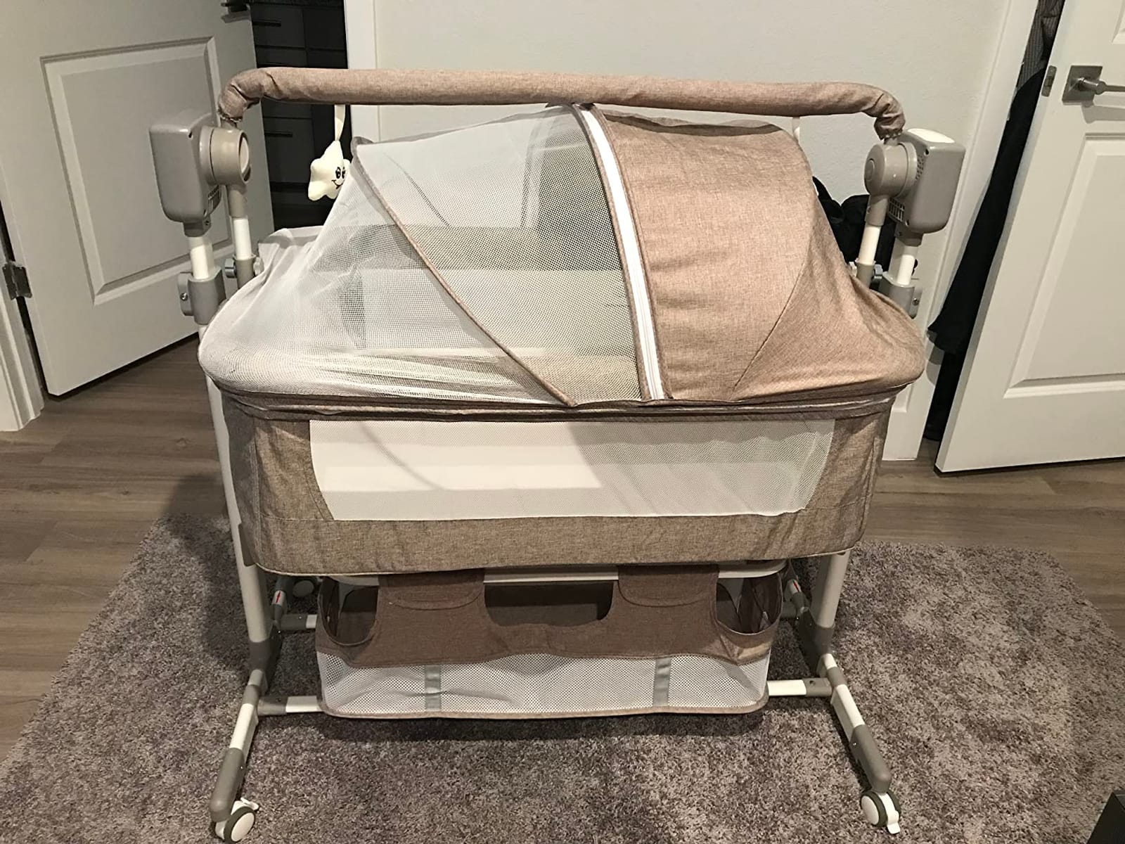 CNCEST Smart Electric Baby Bassinet Bedside Sleeper, Music Play, Automatic Cradle with 3 Speed Timing, 5 Speed Wobbling, Portable Baby Bed Height Adjustable Crib, Nets+Mattresses customer photo 1