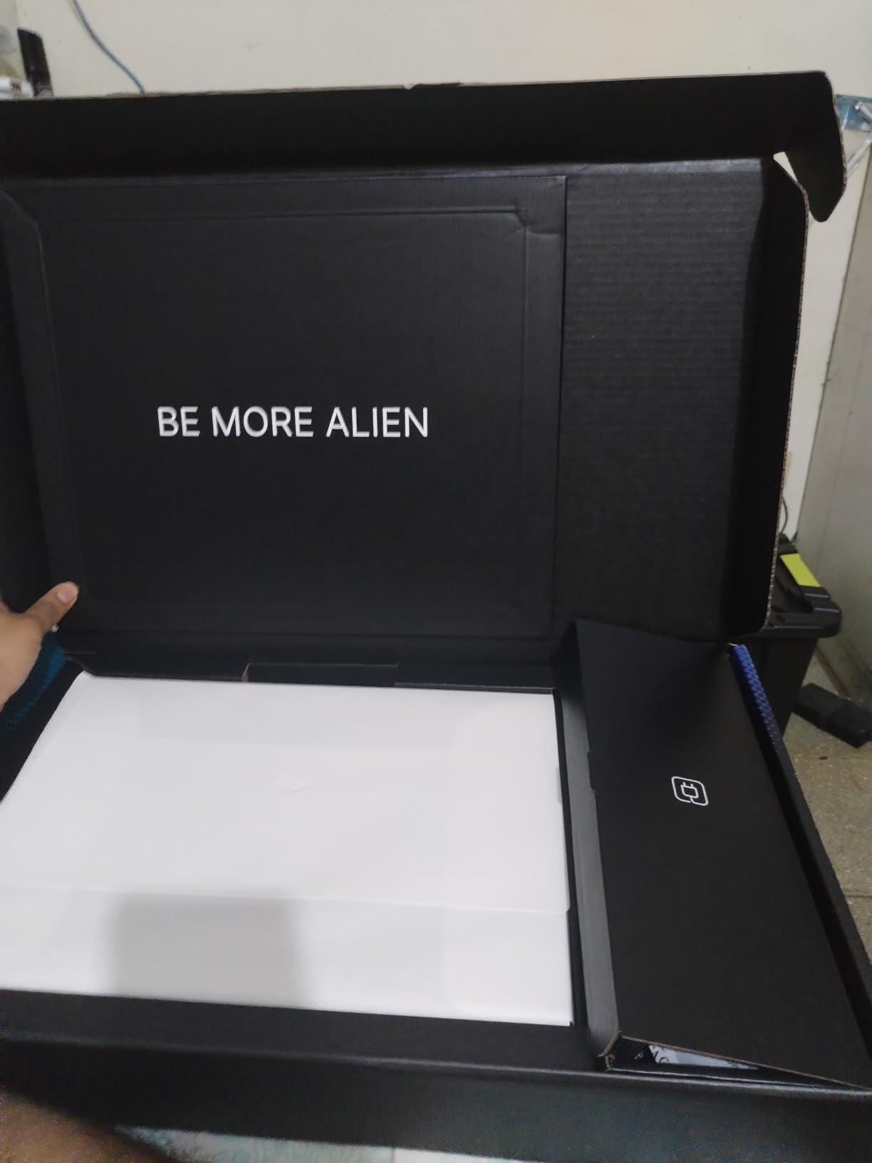 Alienware 16 Aurora Gaming Laptop, RTX 5050, Intel Core 7 240H | WQXGA 120Hz Display, 16GB DDR5 RAM, 1TB SSD, NVIDIA GeForce, Wi-Fi 7, Windows 11 Home, Blue customer photo 1