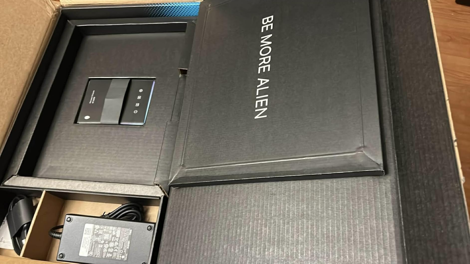 Alienware 16 Aurora Gaming Laptop, RTX 5050, Intel Core 7 240H | WQXGA 120Hz Display, 16GB DDR5 RAM, 1TB SSD, NVIDIA GeForce, Wi-Fi 7, Windows 11 Home, Blue customer photo 2