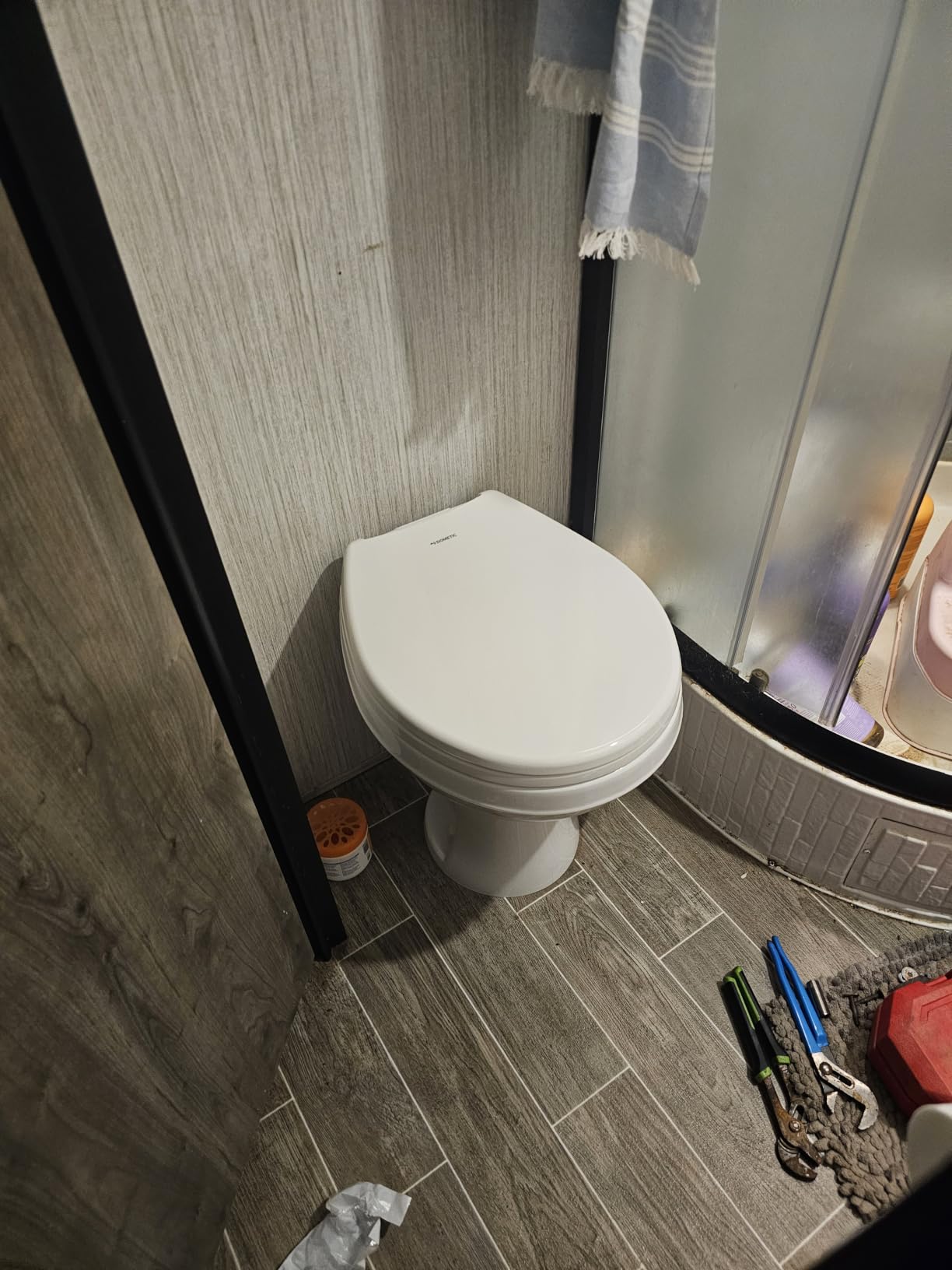 Dometic Model 400 Essential RV Toilet - Round Lightweight Plastic Bowl | Universal Fit & 2-Bolt Mount, 18