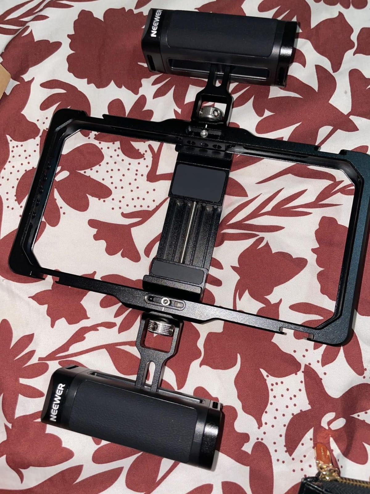 NEEWER Upgraded Phone Rig Vlogging Kit, Video Stabilizer with Dual Handle, Wireless Mic Clip Slot for TikTok YouTube, Compatible with SmallRig iPhone 17 Pro Max 16 16e 15 Galaxy S25 Ultra, PA009 customer photo 1