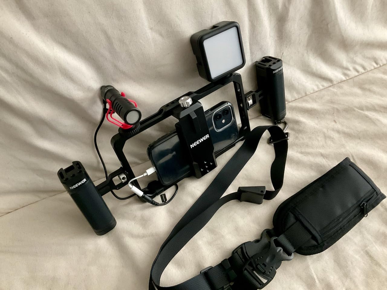 NEEWER Upgraded Phone Rig Vlogging Kit, Video Stabilizer with Dual Handle, Wireless Mic Clip Slot for TikTok YouTube, Compatible with SmallRig iPhone 17 Pro Max 16 16e 15 Galaxy S25 Ultra, PA009 customer photo 2