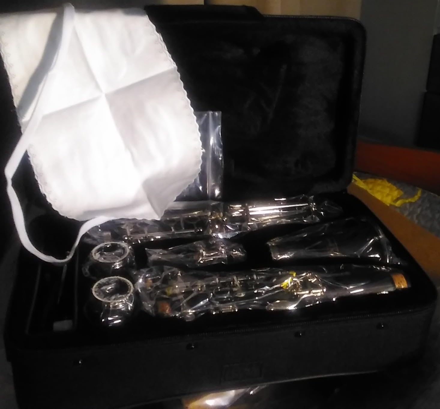GKW Professional Ebonite Bb Clarinet Set for Beginners & Intermediate Players, Silver-Plated Keys, Warm Clear Tone, Includes Hard Case, Musical Instrument for School Band customer photo 1