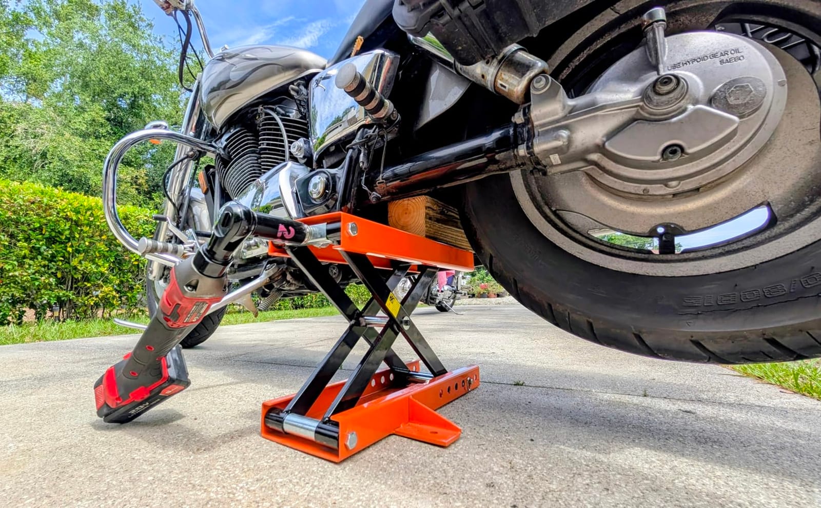 VEVOR Motorcycle Lift 1100lbs ATV Scissor Lift Jack with Dolly & Hand Crank | Garage Repair Center Hoist Crank Stand with Wide Deck and Tool Tray for Street Bikes, Cruiser Bikes, Touring Motorcycles | Garage Repair Center Hoist Crank Stand with Wide Deck and Tool Tray for Street Bikes, Cruiser Bikes, Touring Motorcycles customer photo 2