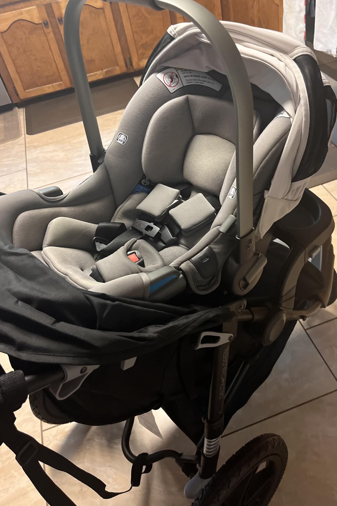 Delta Children Apollo Jogging Stroller - Shock Absorbing Frame with Large Canopy & Recline - Car Seat Compatible, Black customer photo 1