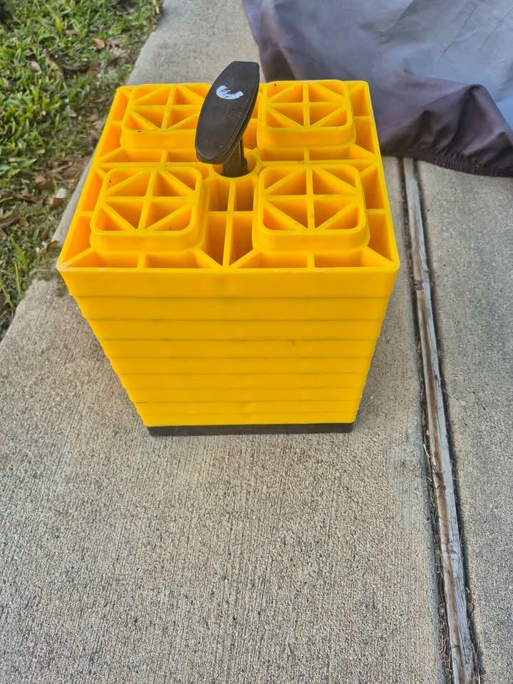 OULEME 12 Pack RV Leveling Blocks, Stackable Jack Blocks, Interlocking Leveling Pads with Carrying Bag, for Camper Travel Trailer customer photo 2