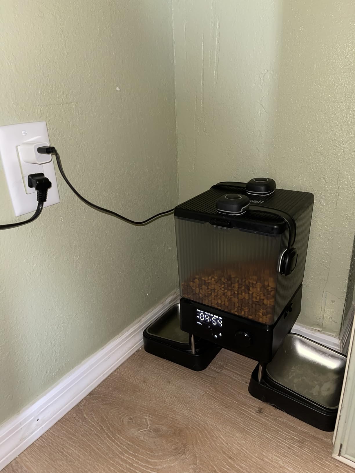 oneisall Automatic Cat Feeder for 2 Cats Pets, Timed Cat Food Dispenser | 20 Cups/5L, Prevent Fighting, Precise Portion, Balanced Dispense, Non-Slip & Stable, Voice Recorder, Stainless Steel Bowls customer photo 1