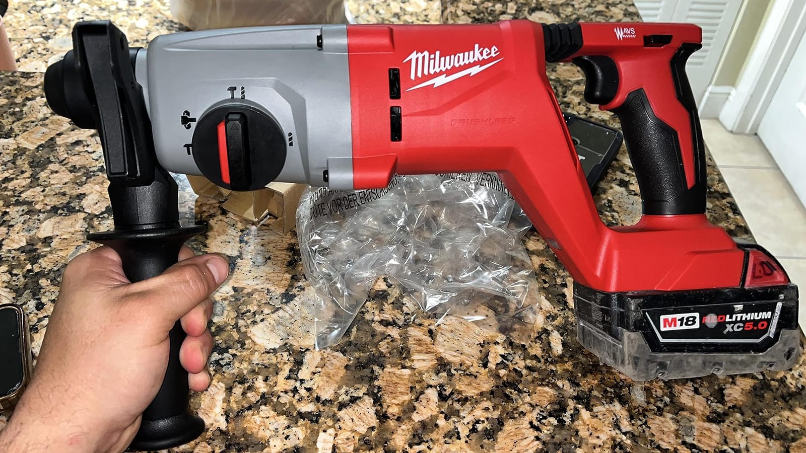 Milwaukee Electric - M18. BRUSHLESS 1. SDS Plus D-Handle Rotary Hammer customer photo 2