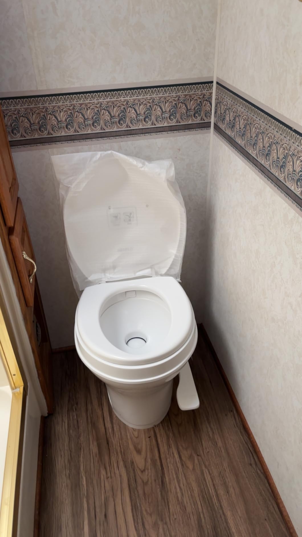 SEAFLO RV Toilet - 18.4