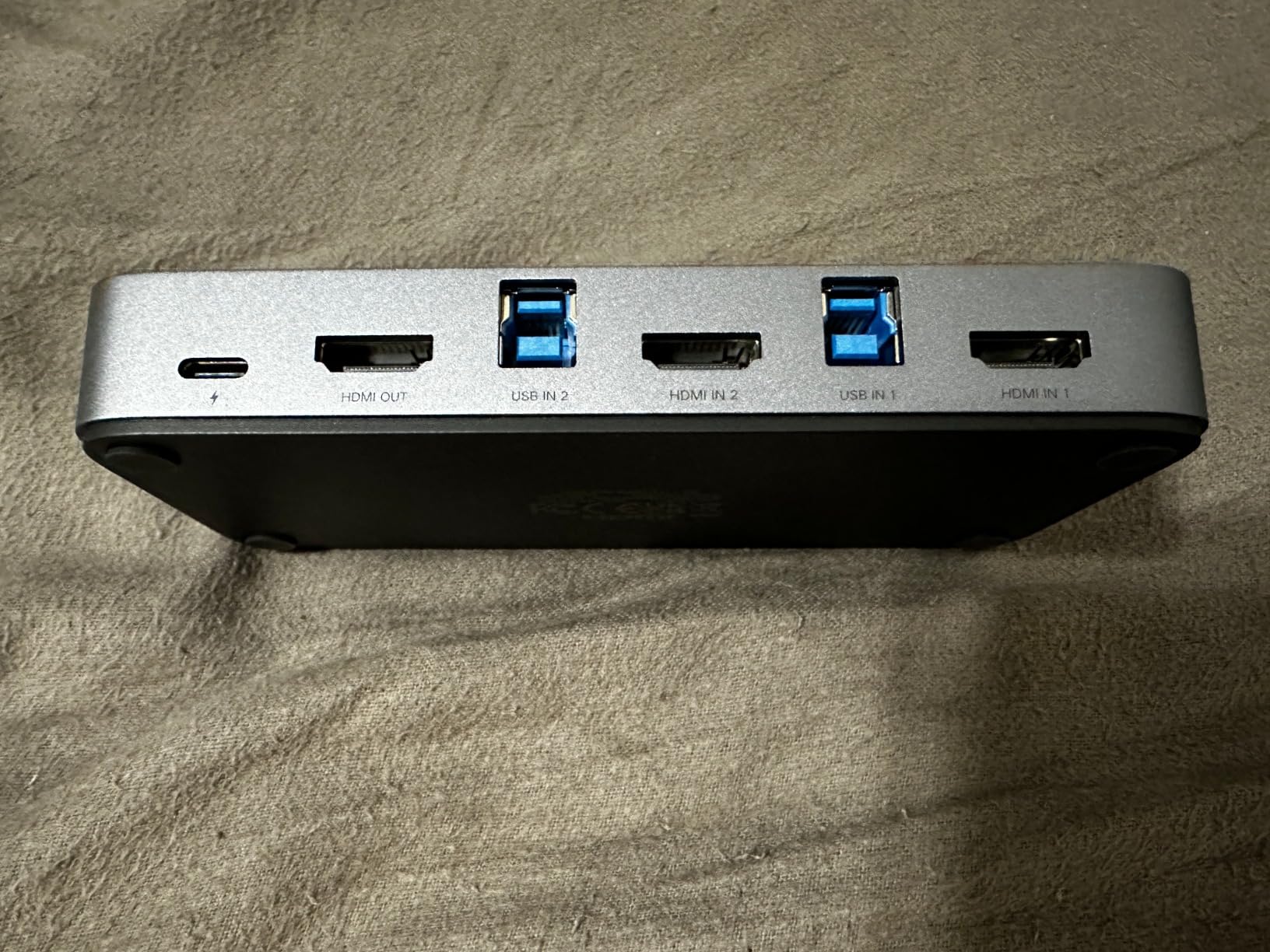 UGREEN HDMI KVM Switch 1 Monitor 2 Computers, Aluminum, 4K@60Hz, 4 USB 3.0 | for 2 PCs, KVM Switches Shares 1 Monitor, Keyboard, Mouse, Webcam, HDCP 2.2, HDR, 3D, with 2 HDMI & 2 USB Cables, Controller customer photo 2