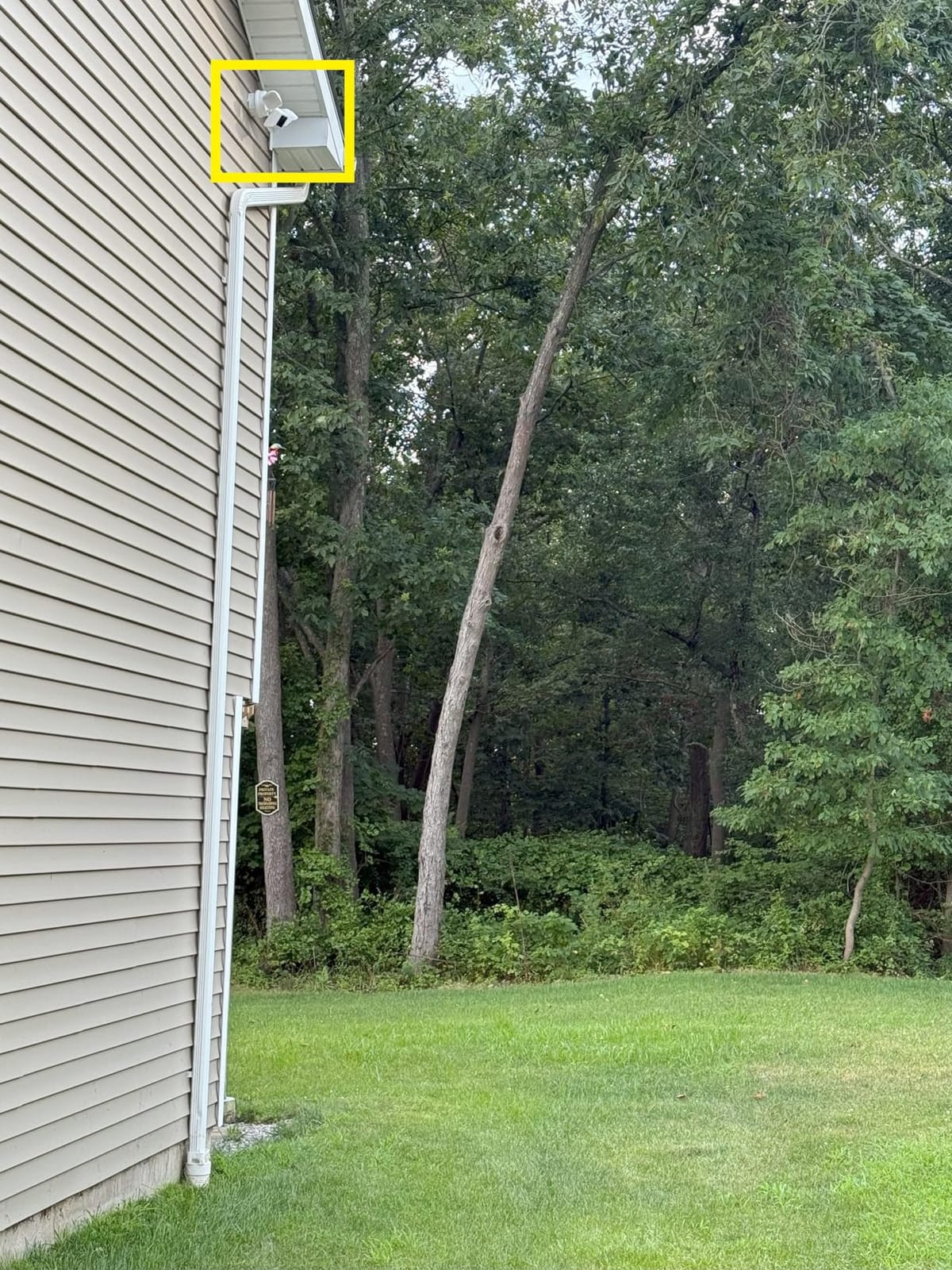 WYZE Floodlight Camera v2, 2K HD Outdoor Security Camera with 2800 Lumens | 2K HD & Color Night Vision 2800 Lumens Dimmable Light 160° Wide Angle View Works with Alexa Voice Control 105dB Siren customer photo 2