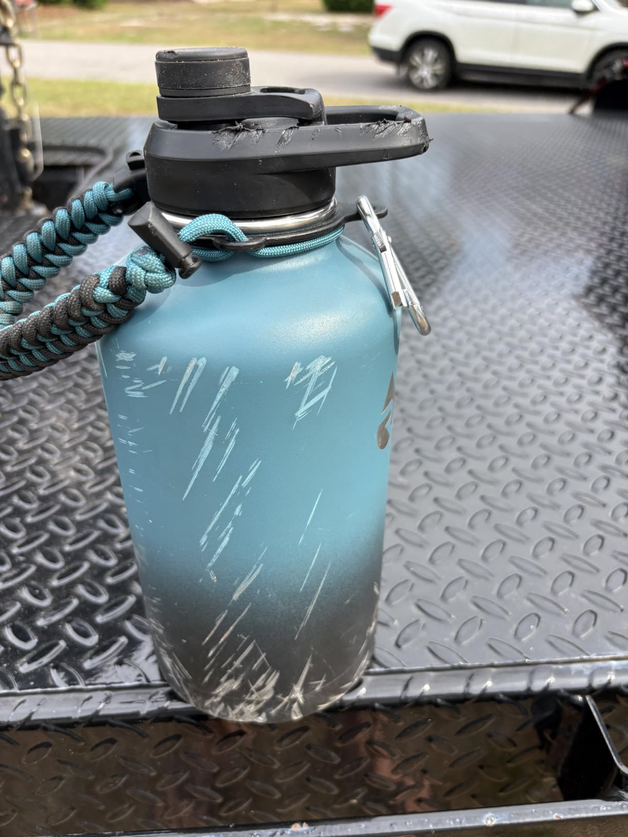 RAYMYLO Insulated Water Bottle 40 oz, Triple Wall Vacuum Stainless Steel | (Cold for 36Hrs, Hot for 18Hrs), Leak Proof & Non-BPA, Modern Water Flask Jug with Paracord Handle & Straw Spout Lids customer photo 2
