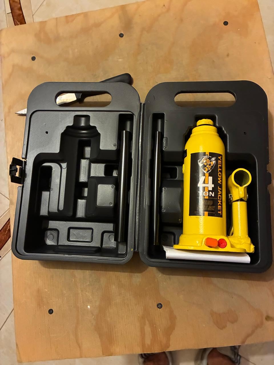 YELLOW JACKET 4 Ton Muti-Directional Welded Bottle Jack(8,000lb) with Carrying Case for Car, SUV, Auto Repair customer photo 2
