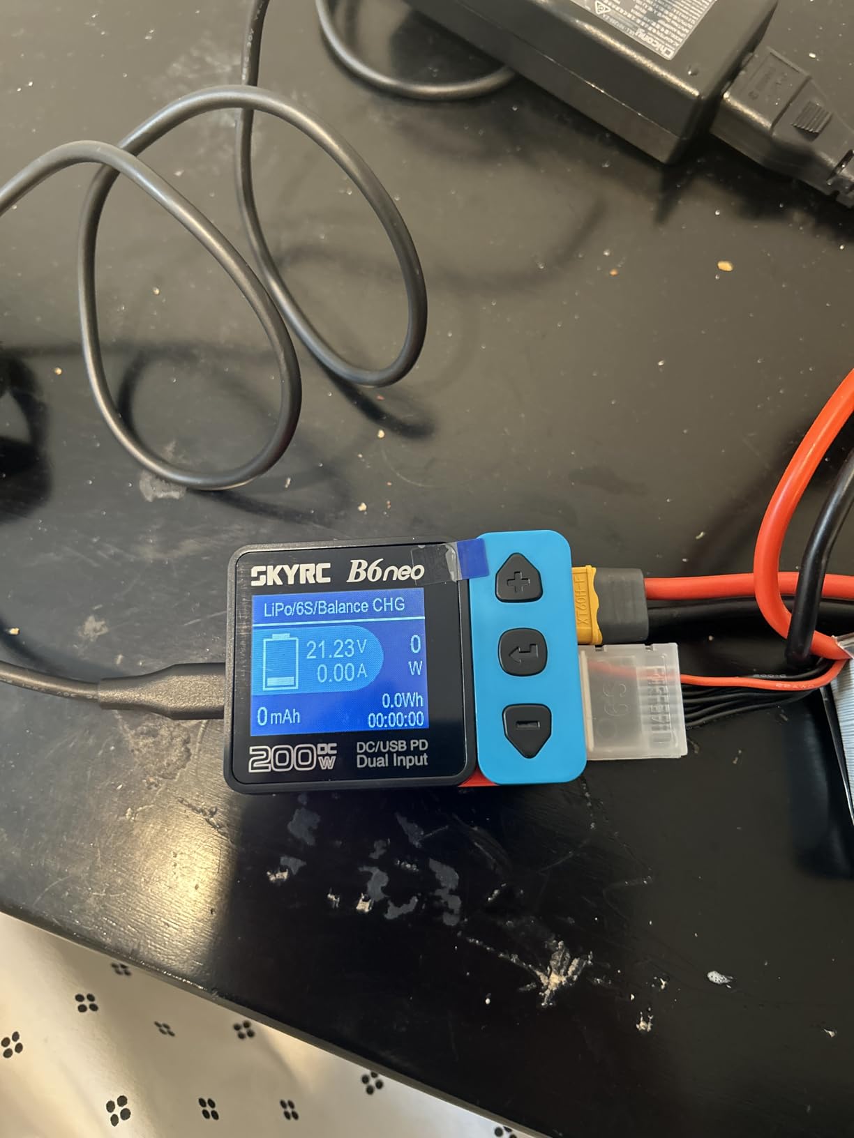 SKYRC B6Neo: Balance Lipo Battery Charger for 1S-6S Lipo/Li-Ion/LiHV, 1-15S NiMH/NiCd - DC 200W, PD 80W, Smart Battery Charger, Discharger and Storage (Blue-Red) customer photo 1