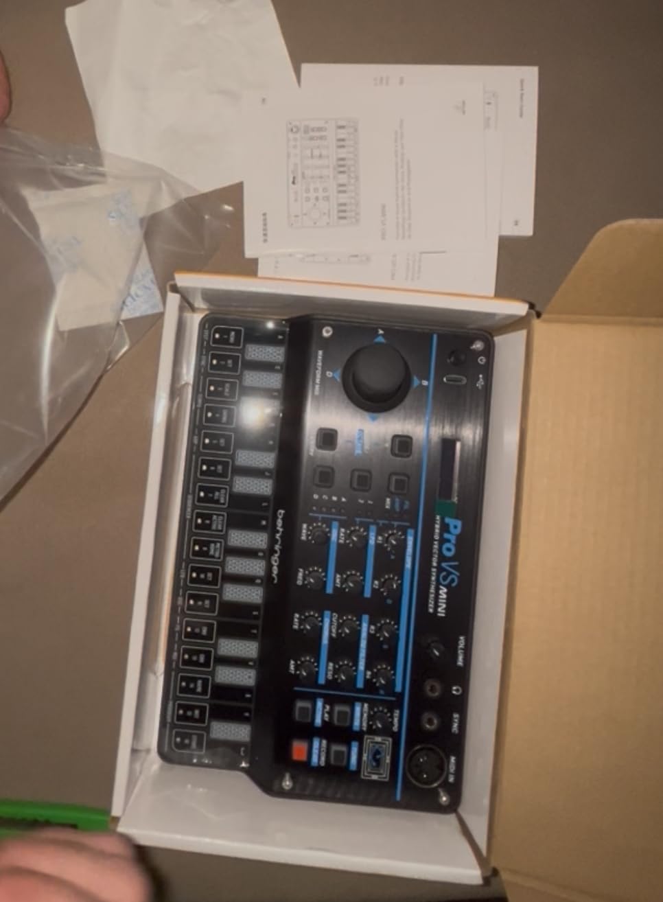 Behringer Pro VS Mini Portable 5-Voice Hybrid Synthesizer with 4 Vector Morphing Oscillators Per Voice, Analog Low-Pass Filter, 16-Step Sequencer and Arpeggiator customer photo 1