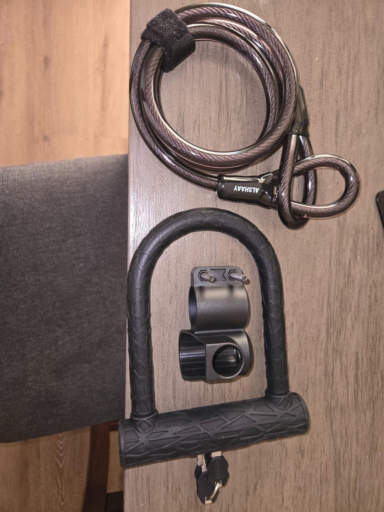 Heavy Duty Bike U Lock - Super Strong 12 Ton Shear, 20mm U Shape Lock Anti-Theft Silicone Covered Electric Scooter Lock Keyhole with Sliding Cover 4ft Steel Cable with Mounting Bracket and 3 Keys (L) customer photo 2