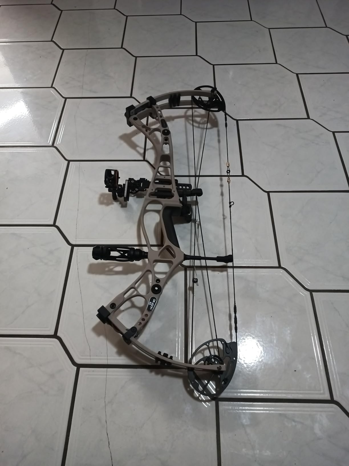 Sanlida Dragon 10 Flagship Top of The Line Hunting Compound Bow Kit for Adults, Standard Hunting Bow for Adults and Advanced Archers, IBO Speed 340 FPS, Limited Life-time Warranty, RH Only customer photo 2
