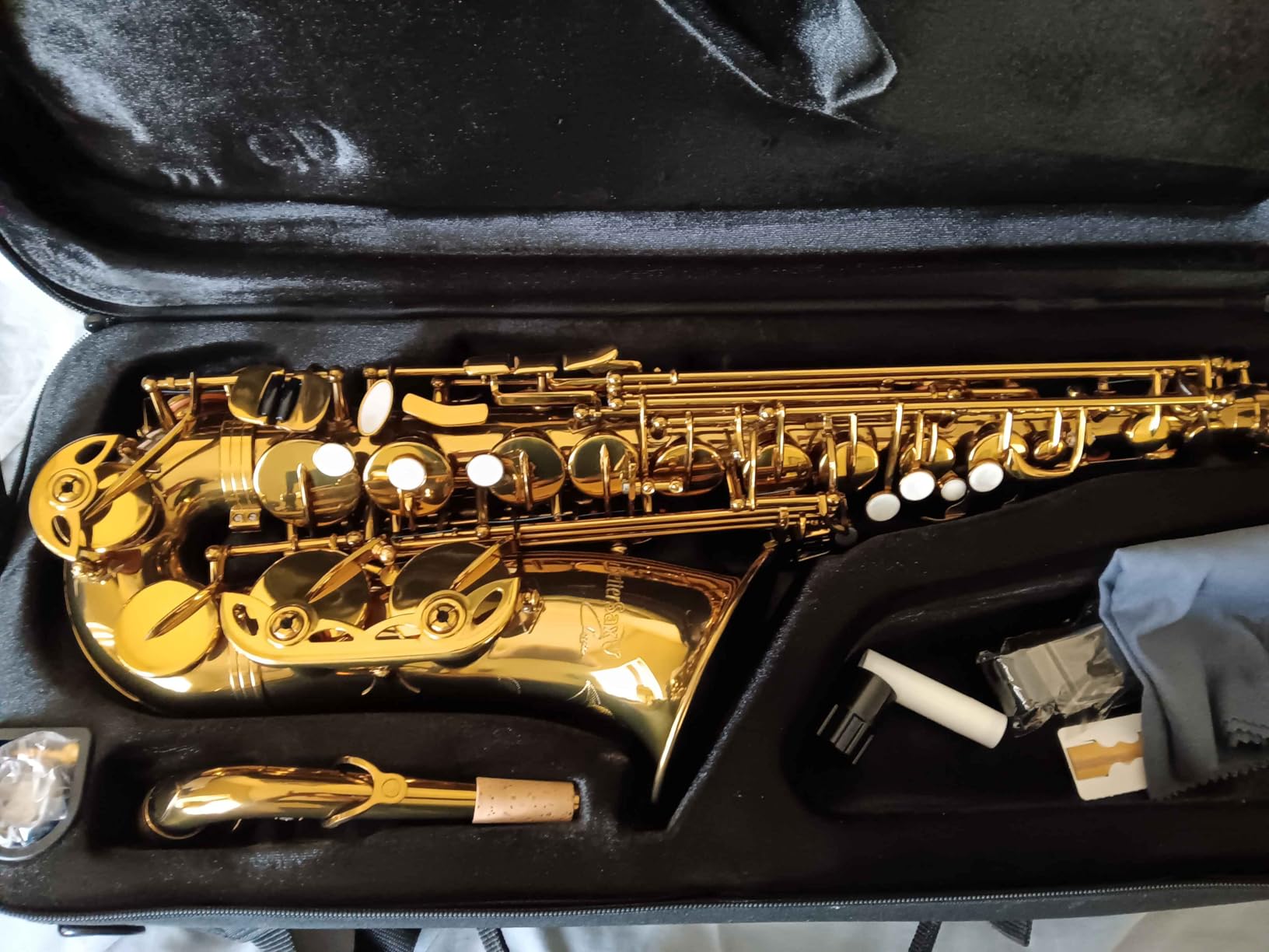 BetterSax Classic Alto Saxophone - Professional-Grade Instrument with Dark Gold Lacquer Finish - Complete Kit for Beginners and Pros - Includes Mouthpiece, Neckstrap, and Durable Case customer photo 1