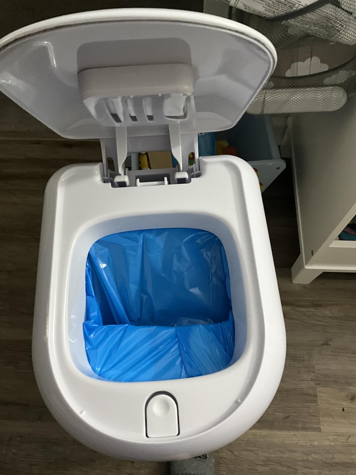 Diaper Genie Platinum Pail - Hands-free odour-locking diaper pail (white) customer photo 1