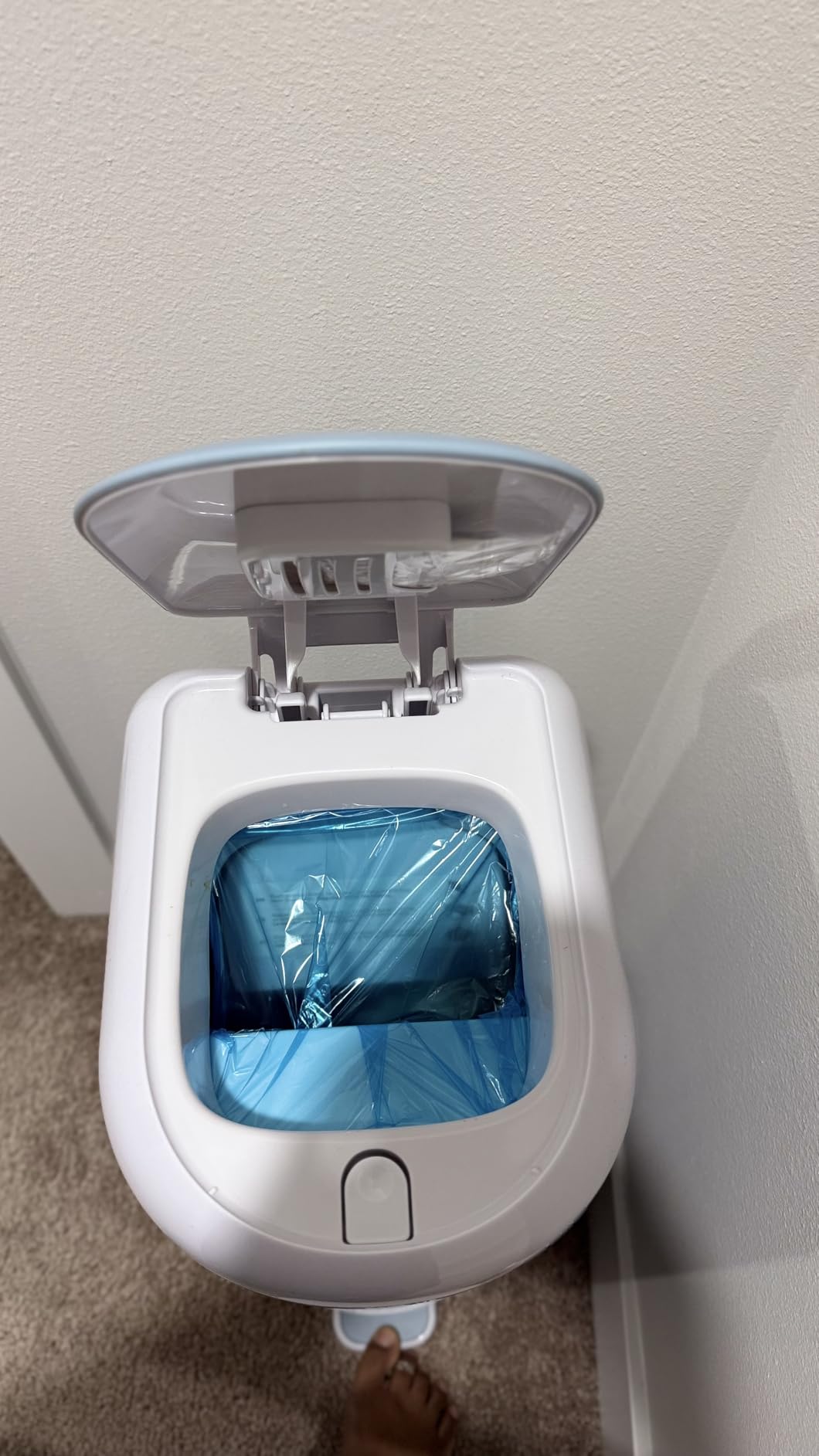 Diaper Genie Platinum Pail - Hands-free odour-locking diaper pail (white) customer photo 2