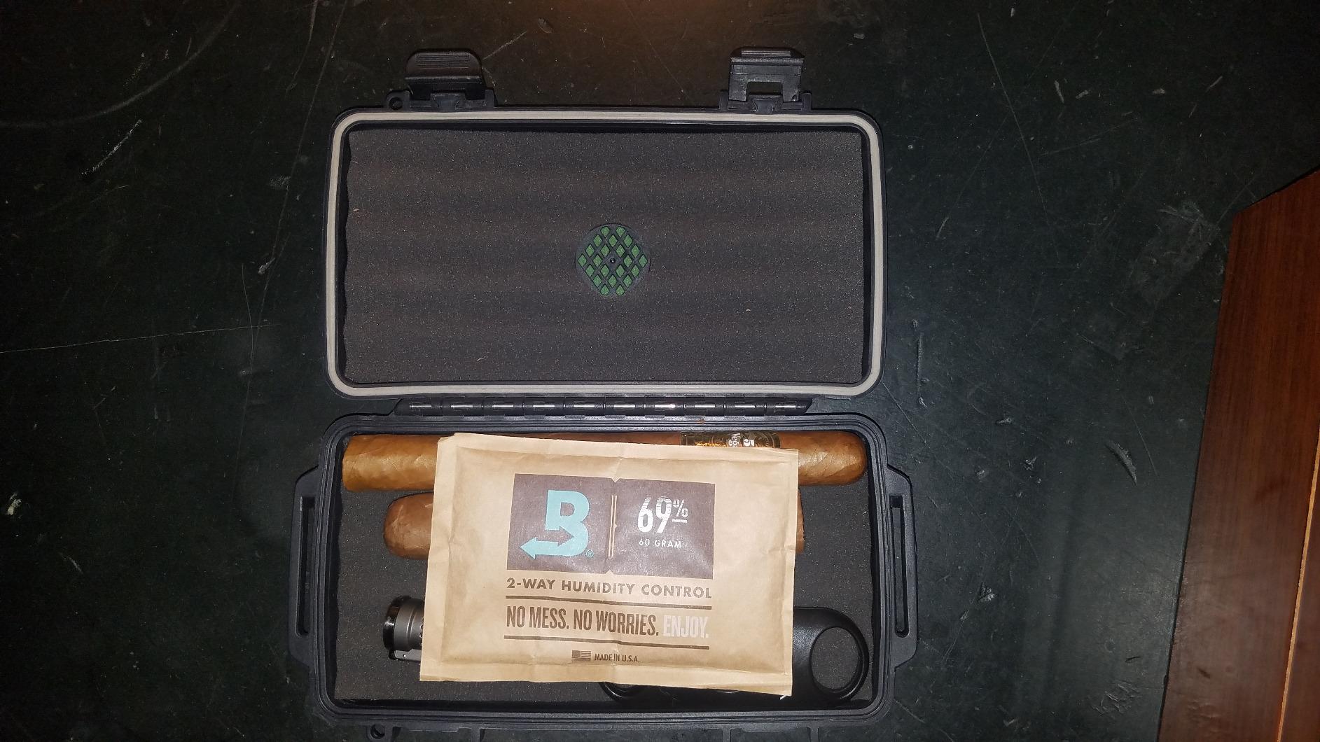 Cigar Caddy Matte Green Travel Cigar Humidor Case with Airtight Seal | Portable Humidor Box Cigar Travel Kit | Waterproof, Crush-Proof Cigar Holder with Humidifier Disc, Holds 5 Churchill Cigars customer photo 2