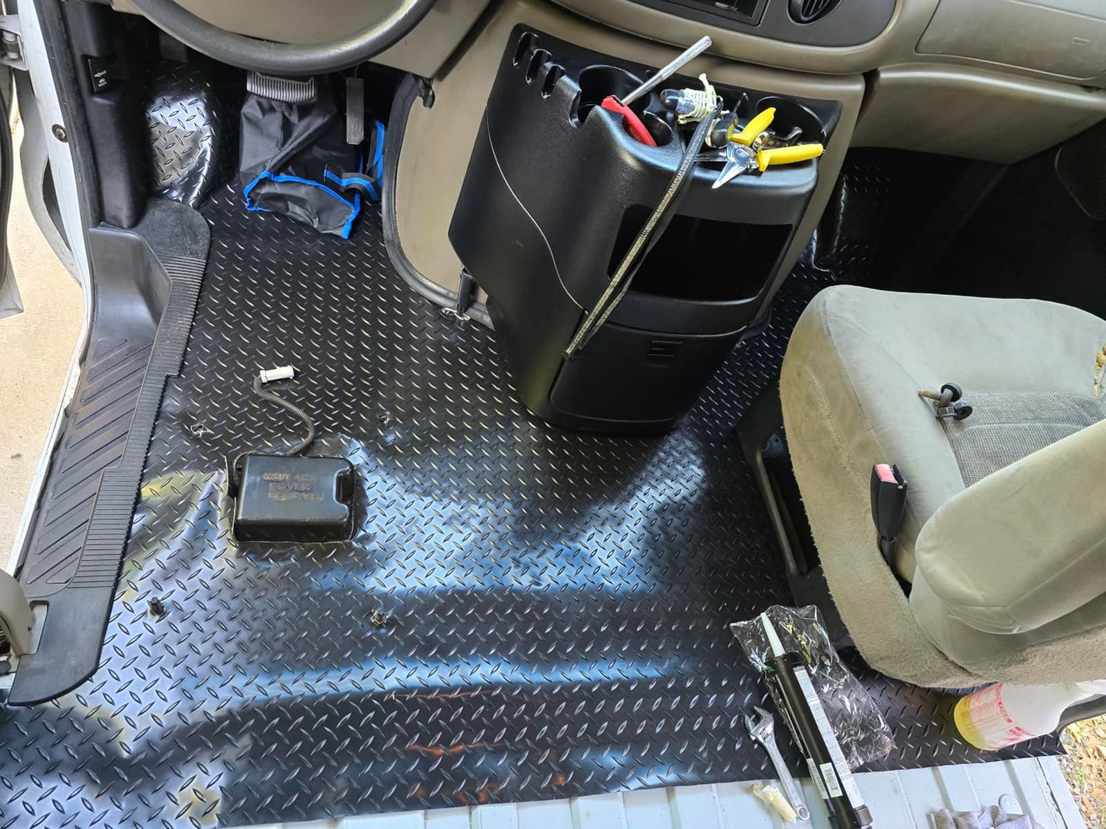 TUFFIOM 7.5 x 17 FT Garage Floor Mat, Thickened Diamond Plate PVC Garage Mats Flooring Roll for Under Car, Garage Car Parking Mats for Compact SUVS, Sports Car customer photo 2