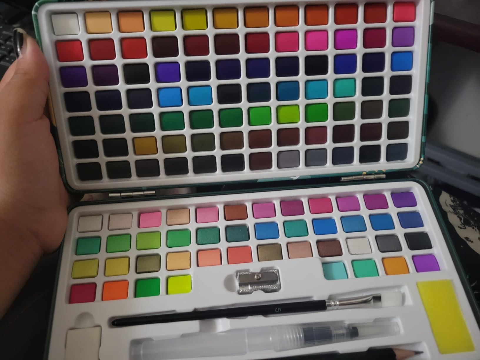 Artecho 100 Colors Watercolor Paint Set with Metallics, Portable Tin Case | 51 Classic, 35 Metallic, 4 Fluorescent & 10 Macaron/Candy Colors; Watercolor Paper and Brushes for On-the-Go Painting customer photo 1