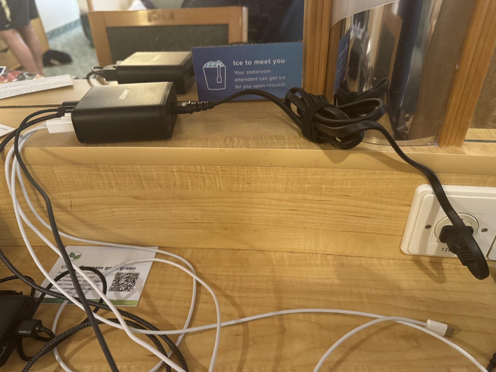 Anker Desktop Charger, Fast Charging USB C Charger with 112W Max 6-Port | Desk Accessories for Home Office, Campatible with Multiple Devices, iPhone iPad MacBook Galaxy and More (Cable Not Included) customer photo 1