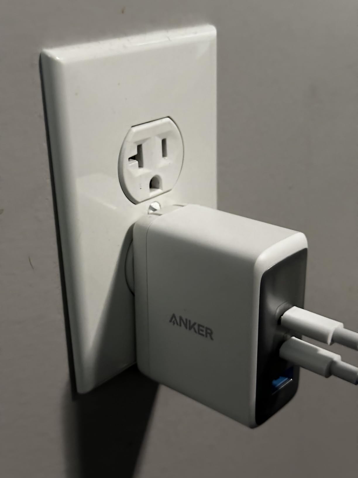 Anker Nano 100W MacBook Charger, 3-Port Fast Compact GaN USB Charger Block | With 1 Pack & 1 Cable for MacBook Pro/Air, Pixelbook, ThinkPad, Dell XPS, iPad Pro, iPhone 17 Series, Galaxy S23, and More customer photo 2