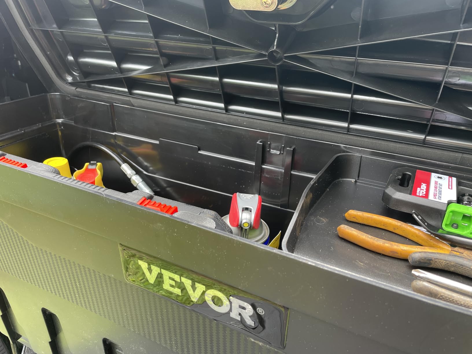 VEVOR Truck Bed Storage Box, Lockable Lid, Waterproof ABS Wheel Well Tool Box 6.6 Gal, Compatible with Chevrolet Silverado 1500 GMC Sierra 1500 2019-2020 customer photo 2