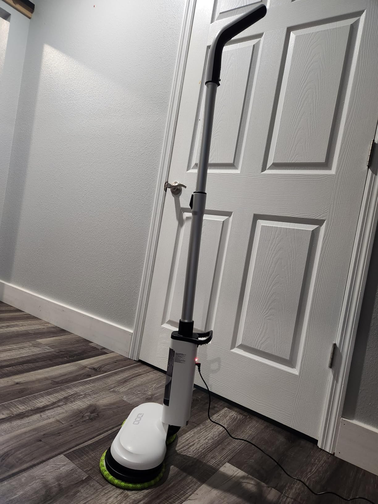 iDOO Electric Cordless Spin Mop, Electric Mops for All Floor with Sprayer & LED Headlight, Quiet Self Propelled, Water Tank 4 Replaceable Heads customer photo 2