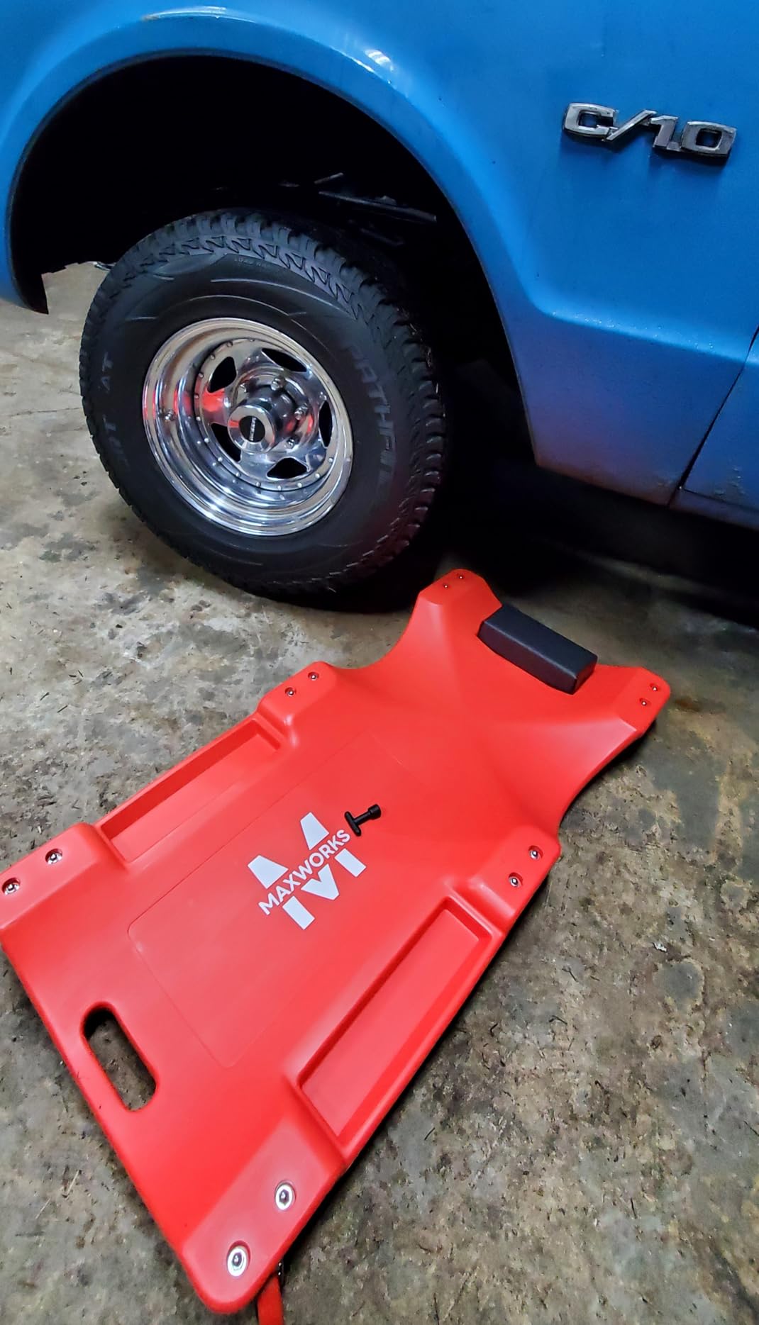 MAXWORKS 50874 40 Inch Plastic Rolling Garage Creeper with Padded Headrest and Dual Tool Trays, 300 Lbs customer photo 2